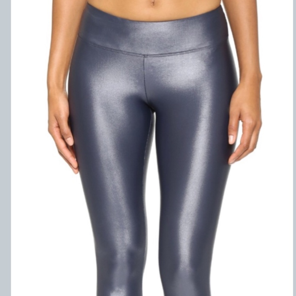 Kora Lustrous Medium in Grey
